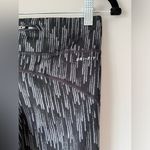 Nike  DRI-FIT Leggings. Women’s Size Small. Mesh & Unique Design. 28”. Like New! Photo 4