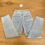Petal and Pup  - Jilly Mom Style Jeans in Light Wash Denim in Light Blue Photo 6