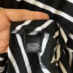 Dress Barn  Sz L White Black Striped Stretch Pullover Blouse Asymmetrical Hem Photo 4