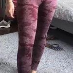 Lg. Seamless Wine Red Butt Scrunch Camo Leggings Photo 0