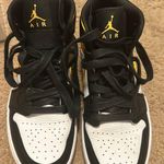 Nike Air Jordan 1 Mid Photo 5