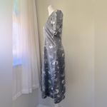 Vintage ‘70s Gray & White Floral Print Short Sleeve Midi Dress w/ Side Slits Size XS Photo 6