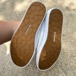 Columbia  White and Pink Sneakers with Minimalist Design Photo 3