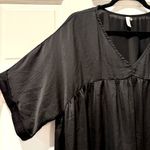 Glam Rolled Short Sleeve V Neck Satin Baby Doll Flowy Blouse Black Size Large Photo 2