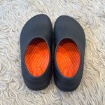 Crocs slip resistant black clogs size 7 men 9 women Photo 2