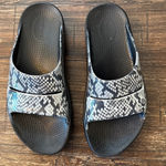 Oofos Reptile Limited Snake Print Ooaah Recovery Slide Sandals Women Size 8 Black Photo 1