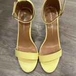 report yellow heels Size 8.5 Photo 2