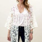 AMBER SKIES Elegant White Lace Kimono Tropical Leaf Design Resort Sz m Size M Photo 3