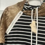 Andthewhy  pullover hoodie Photo 1