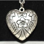 Source Unknown Enchanting Engraved Floral Design Heart Silver Tone Pendant 16" Casual Necklace Photo 2