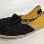 Toms black yellow flats slip on casual women's size 7.5 Hawkeyes color block Photo 0