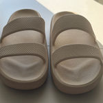 PINK - Victoria's Secret  Cream Sandals Photo 0