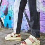 Dr. Martens  Voss Hydro Leather Strap Sandals in Cream Size 8 Shoes Platform Doc Photo 0