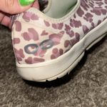 Oofos OOmg eeZee Low Womens size 9.5 Shoes Slip On Rose Leopard Recovery Sneaker Purple Photo 1