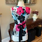 Bright Bold white black pink silky floral top sleeveless Size undefined Photo 2