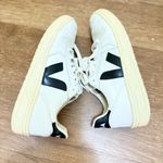 VEJA  V-10 Men’s Lace Up Sneakers in White/Black - Size 8 ..  Photo 1