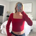 Le lis Red Cropped Long Sleeve Photo 2