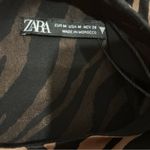 ZARA  animal print crop shirt long sleeve blouse gold black chain back medium Photo 8