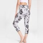 Athleta  HIGH RISE MAGNOLIA CHATURANGA™ CAPRI SIZE S Photo 1