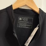 FIGS  Rafaela Oversized Longsleeve Scrub Top in Black, Size Small Photo 7