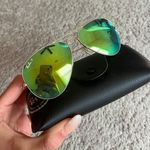 Ray-Ban Green Polarized Classic Aviator Photo 0