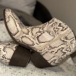 Snakeskin Fashion Cowboy Boots Ankle Booties Size 8.5 Photo 4