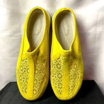 Easy Spirit  WO SIZE 10 LEATHER SLIP ON MULE MUSTARD YELLOW CROCHET LOOK Photo 1