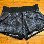 Under Armour Heatgear Semi Fitted Running Shorts Women's Size SM Blue Marble Photo 0