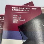 Hanes  Silk Reflections Sandalfoot Non-Control Top, Lot of‎ 4 AB 715 Barely There Photo 2