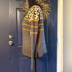 BeachLunchLounge  Gray and Cream Crew Neck Sweater size Small NWT Photo 3