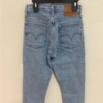 Levi's Wedgie Straight Leg 23 Jeans High Rise Premium Stretch Denim Light Wash Photo 6