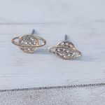 Stud Earrings Photo 2