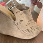 Chinese Laundry  Women's soft brown  Wedge Sandals size 8 Photo 2