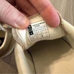 VEJA  Cream Leather & Suede Low-Top Sneakers – Size 7 Photo 2