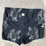 Vuori  Navy Floral Activewear Photo 1