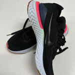 Nike Women's Epic React Flyknit Shoes - Size 8. Photo 0