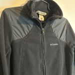 Columbia Woman’s Black Fleece Jacket Photo 1