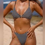 Berlook Black Geometric Textured O Photo 0