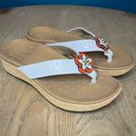 Vionic  Mimi Wedge White Patent Leather Thong Platform Sandals Flower Women’s 7 Photo 0
