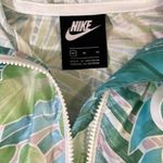 Nike women’s floral Jacket Photo 8