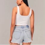 Abercrombie & Fitch The Mom Short High Rise Light Wash- Size 6 (28) Photo 1