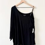 Torrid NWT  Asymmetrical Off-Shoulder Long Sleeve Top with Chain in Black Size 3 Photo 3