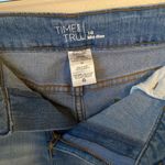 Boutique Women’s Plus Mid Rise Jean Shorts Photo 3