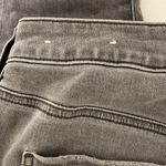 American Eagle  hi-rise Jegging Grey distressed jeans. Photo 5