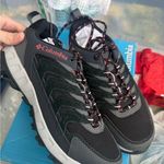 Columbia  Black and Gray Athletic Shoes with Modern Design 9W Photo 0