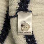 Marea Blue and White Striped V Photo 6