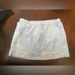 Vineyard Vines  blue and white skirt NWT shell flower embroidered skirt medium Photo 2