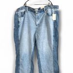 Universal Threads Women's Mid-Rise 90's Baggy Denim Jeans - Universal Thread™ Size 30 (4-5X) NWT The Women's Mid-Rise 90's Baggy Denim Jeans by Universal Thread in size 30 (4-5X) offers a comfortable and stylish fit for plus-size women. These straight-leg jeans in a classic blue denim color are perfect for those looking for a retro-inspired look with a modern twist. The baggy fit and mid-rise waist give a relaxed and effortless feel, while the denim fabric ensures durability and timeless style. Perfect for achieving that classic 90's vibe in any outfit. Photo 3