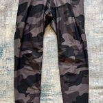 Old Navy Active Black Gray Camo Camouflage Athletic Leggings w Pockets XS Petite Photo 0