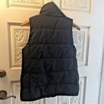 Old Navy  Black Water-Resistant Quilted Puffer Vest Women’s Size M Photo 1